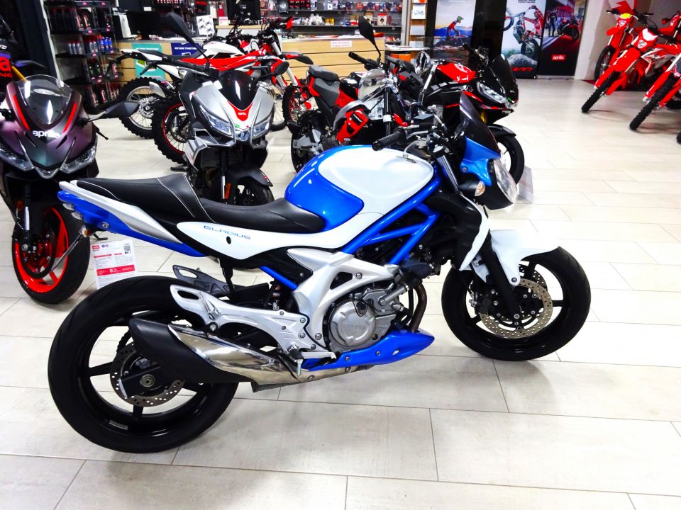 SUZUKI GLADIUS 650 4