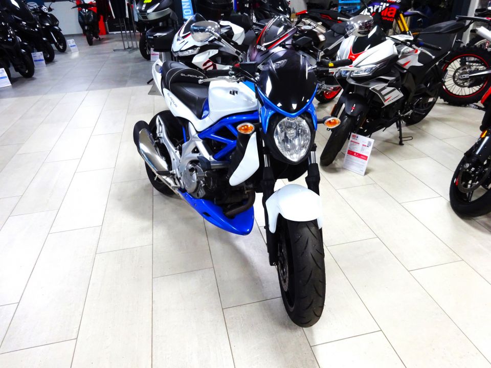 SUZUKI GLADIUS 650 4