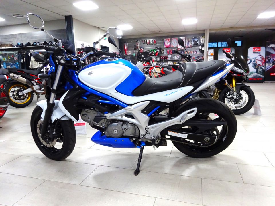 SUZUKI GLADIUS 650 4