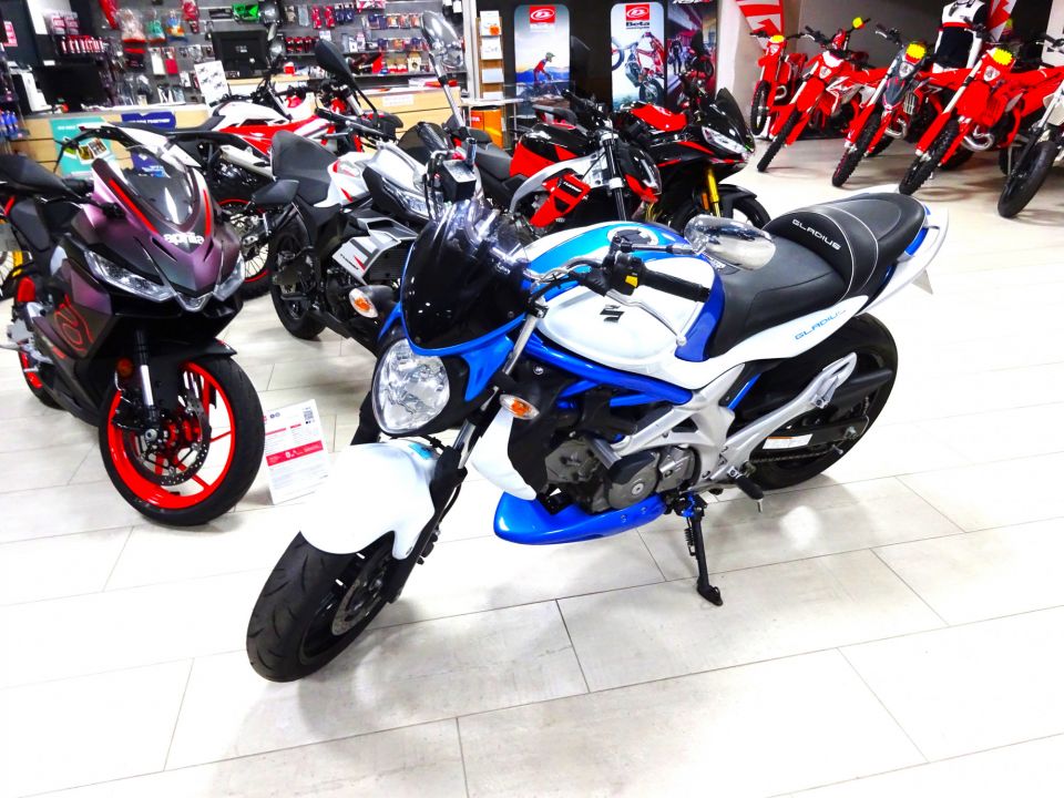 SUZUKI GLADIUS 650 4