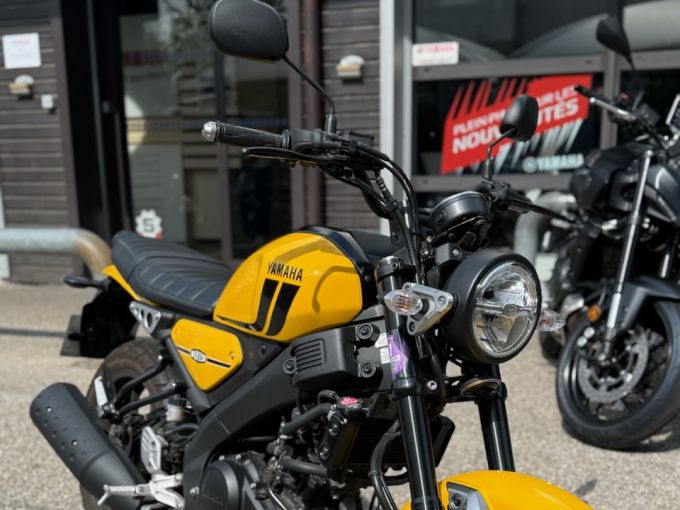 YAMAHA XSR 125 4