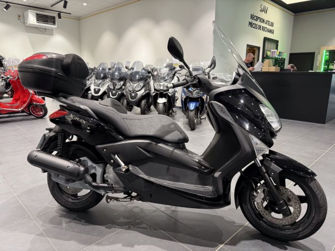 YAMAHA XMAX 125 4
