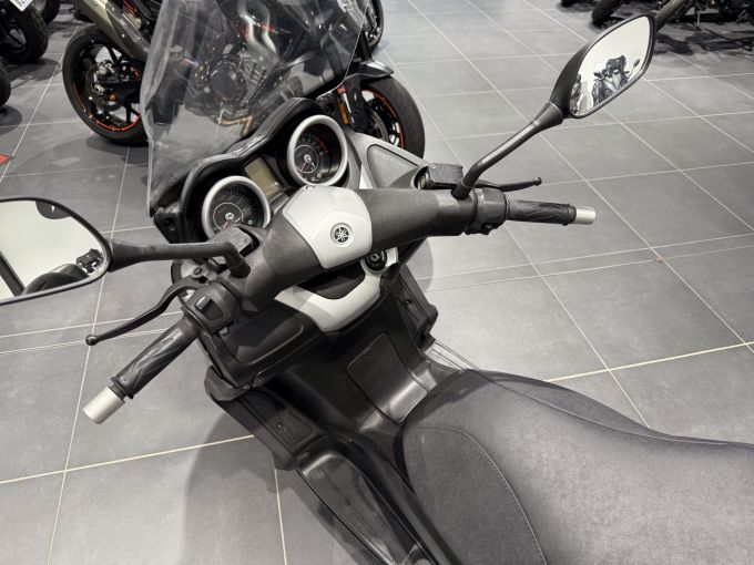 YAMAHA XMAX 125 4