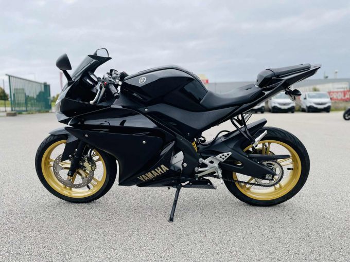 YAMAHA YZF-R 125 4