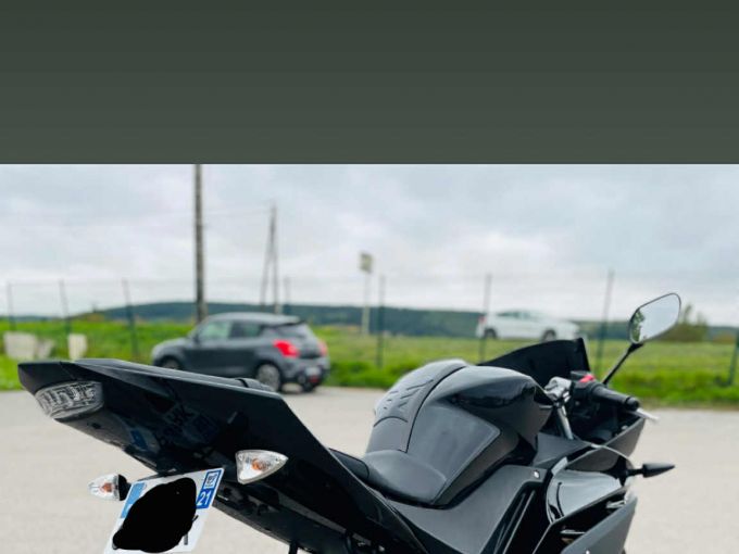 YAMAHA YZF-R 125 4