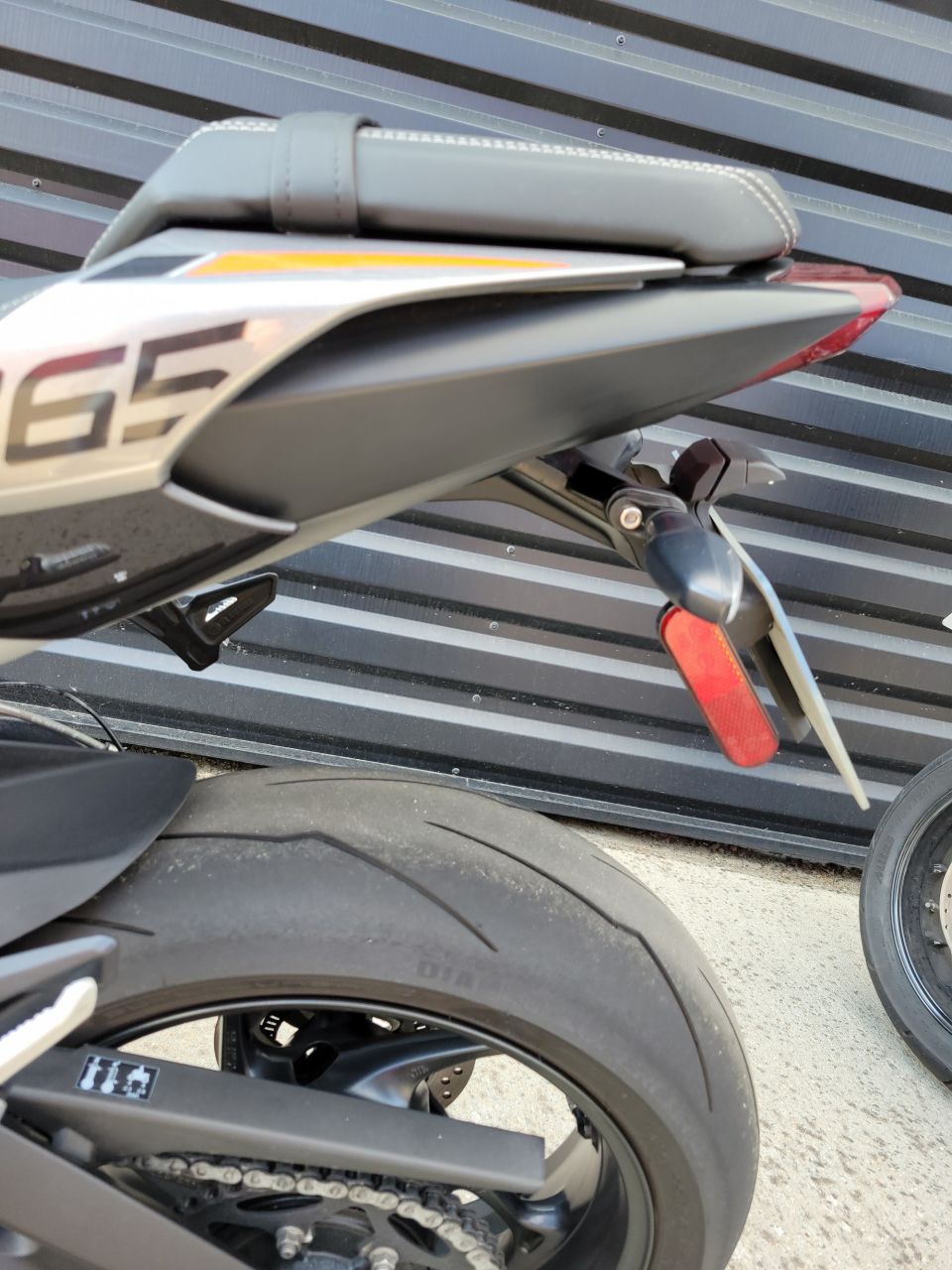 TRIUMPH STREET TRIPLE 765 RS 4