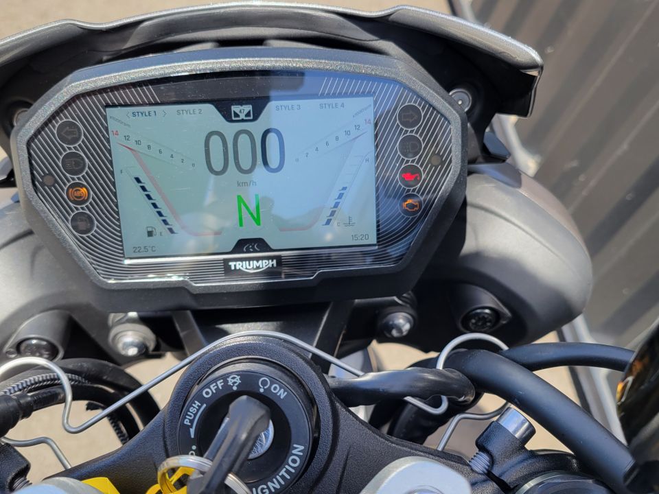 TRIUMPH STREET TRIPLE 765 RS 4