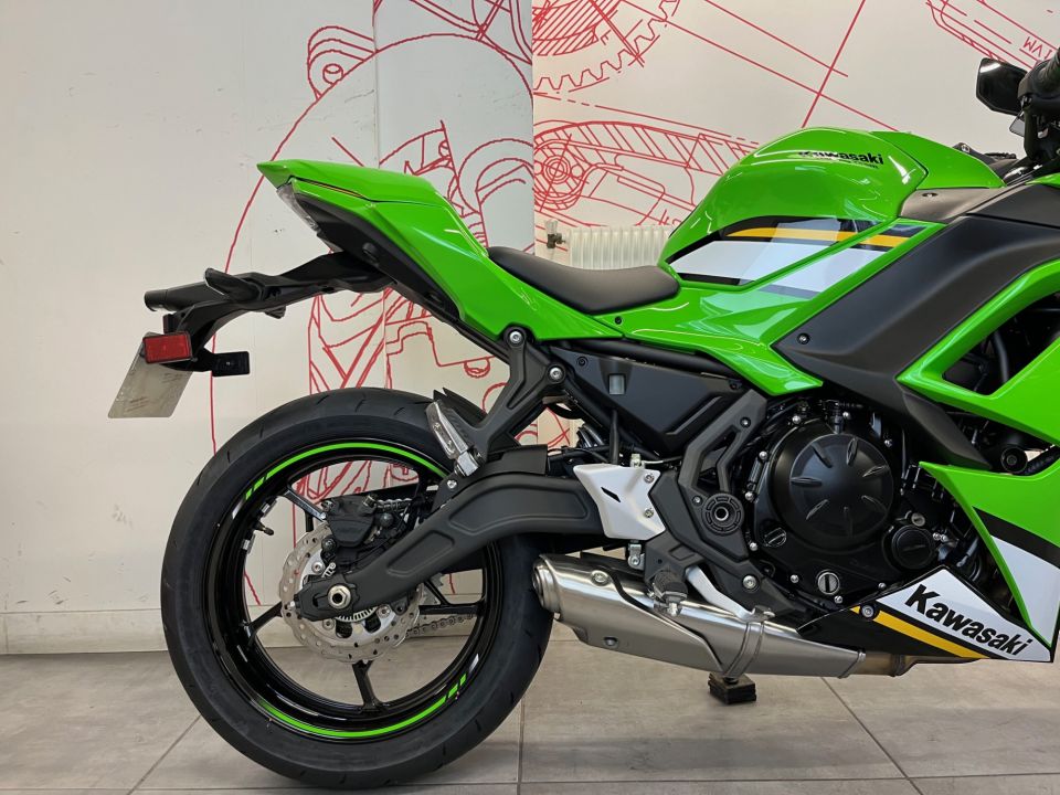 KAWASAKI NINJA 650 4