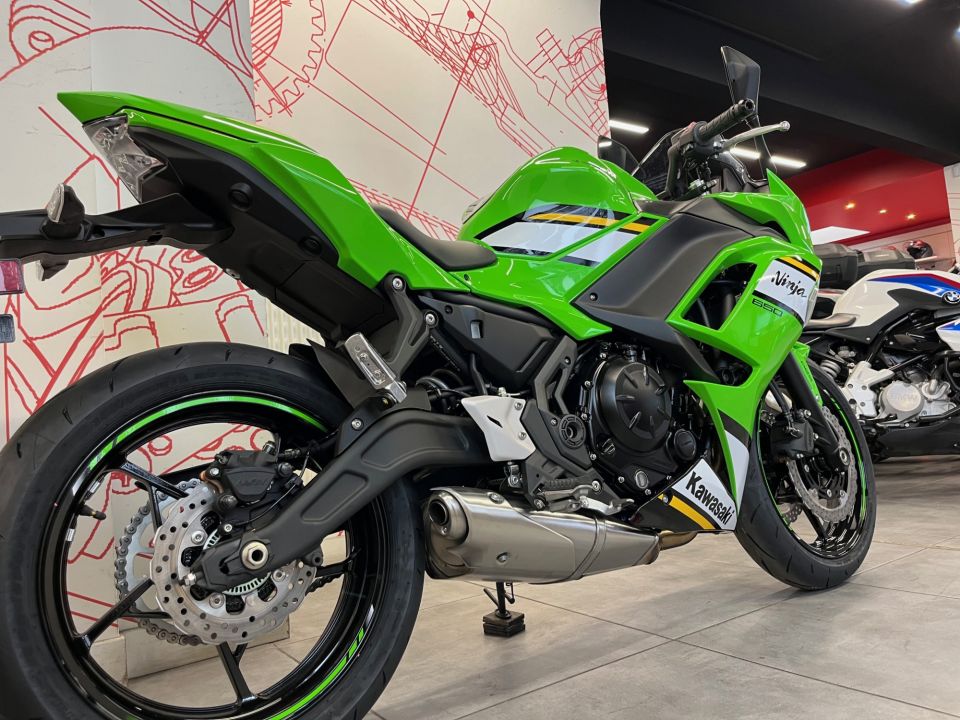 KAWASAKI NINJA 650 4
