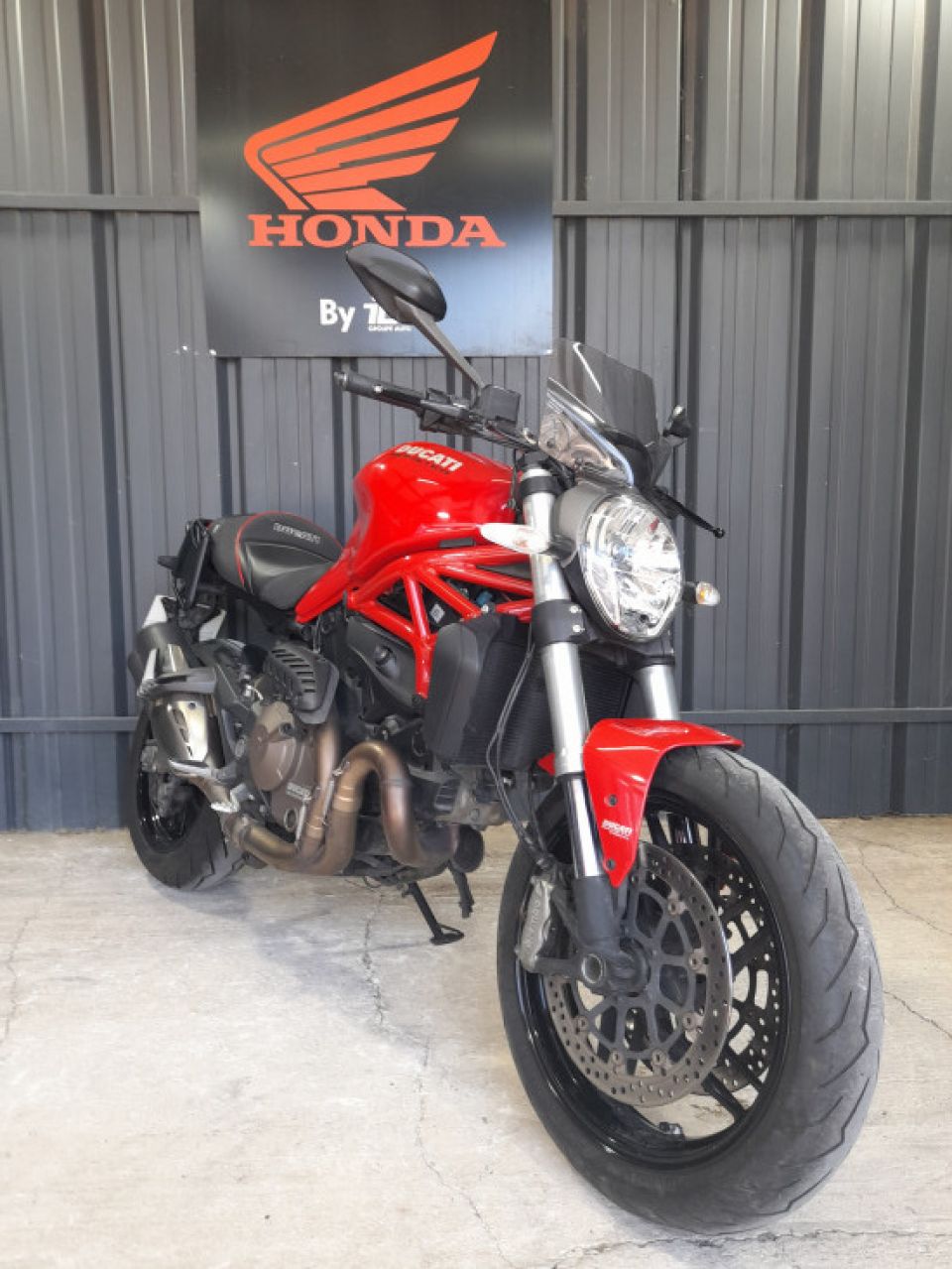 DUCATI MONSTER 821 4