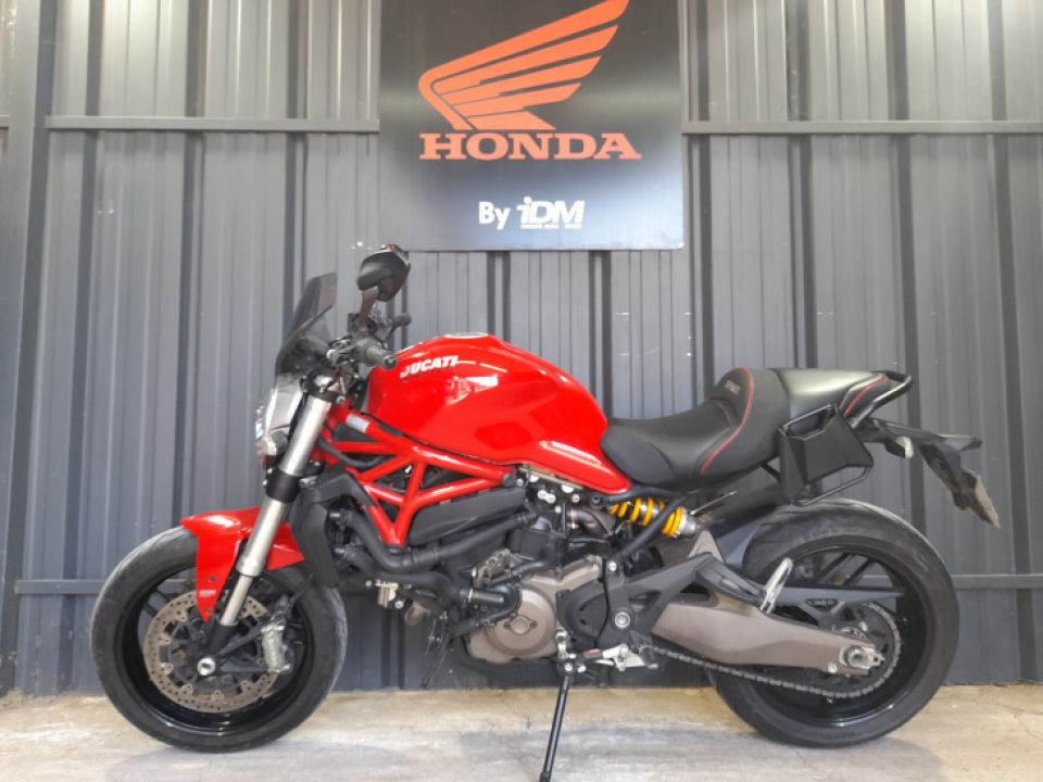 DUCATI MONSTER 821 4