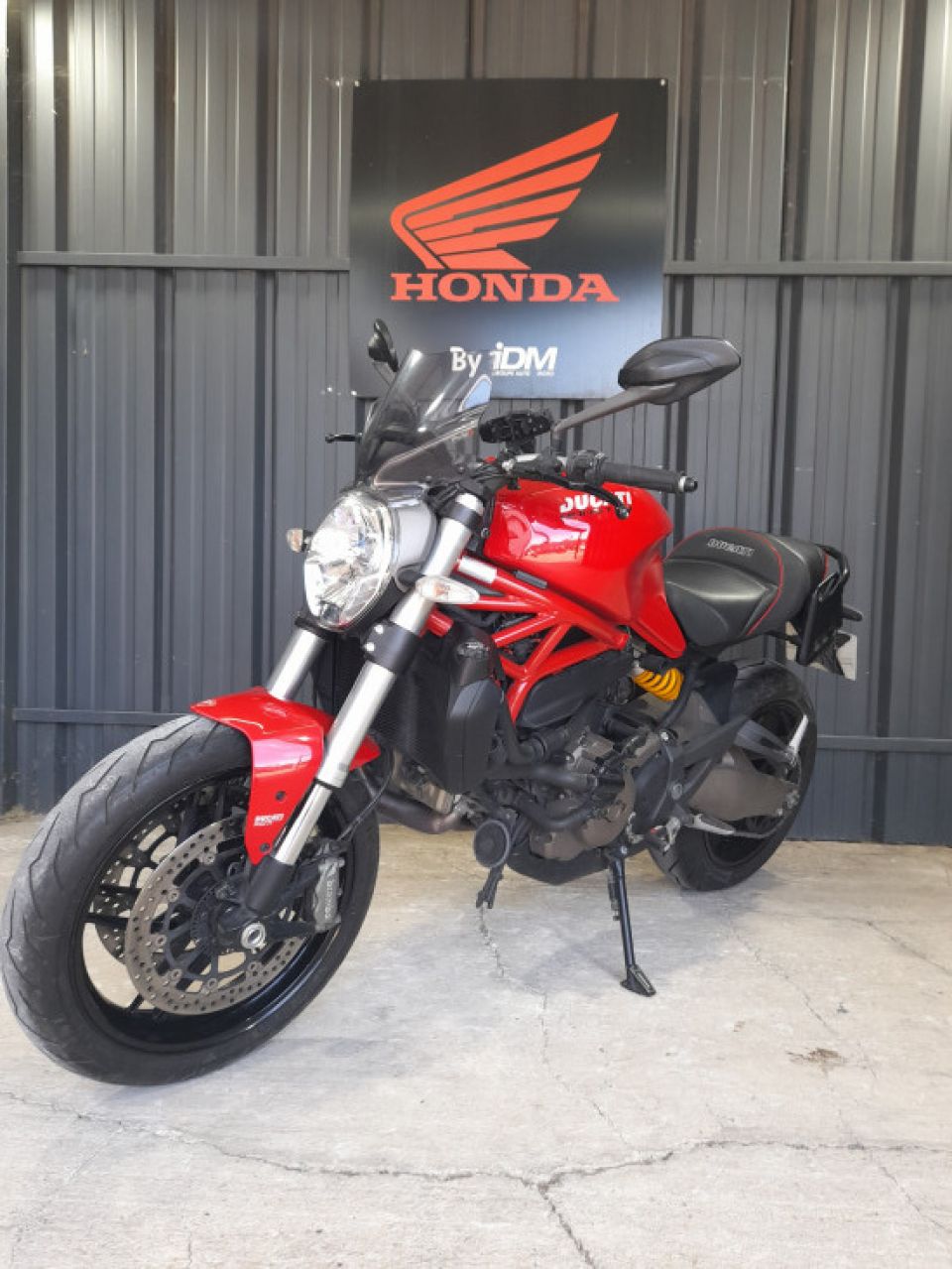 DUCATI MONSTER 821 4
