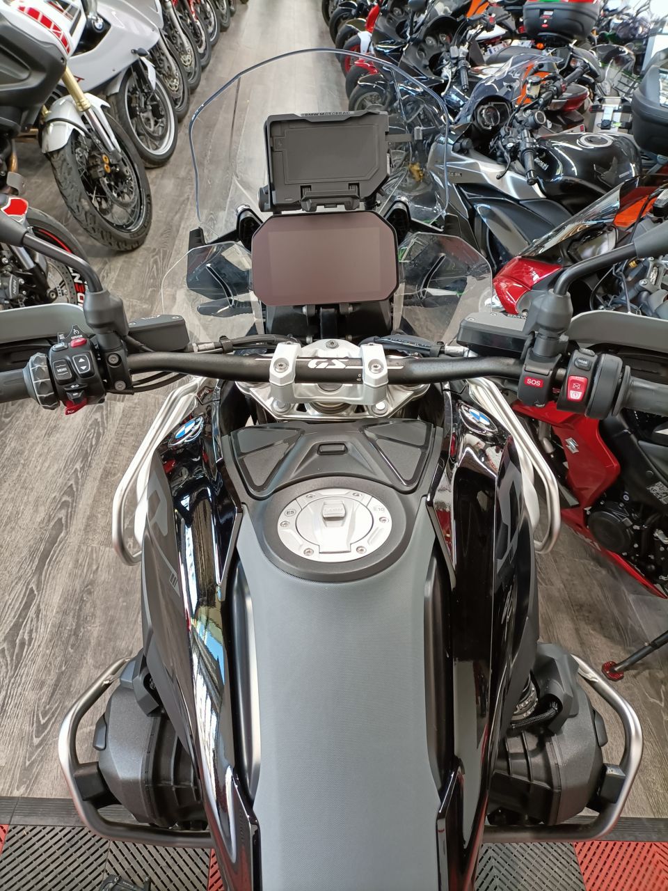 BMW R 1300 GS TRIPLE BLACK 4