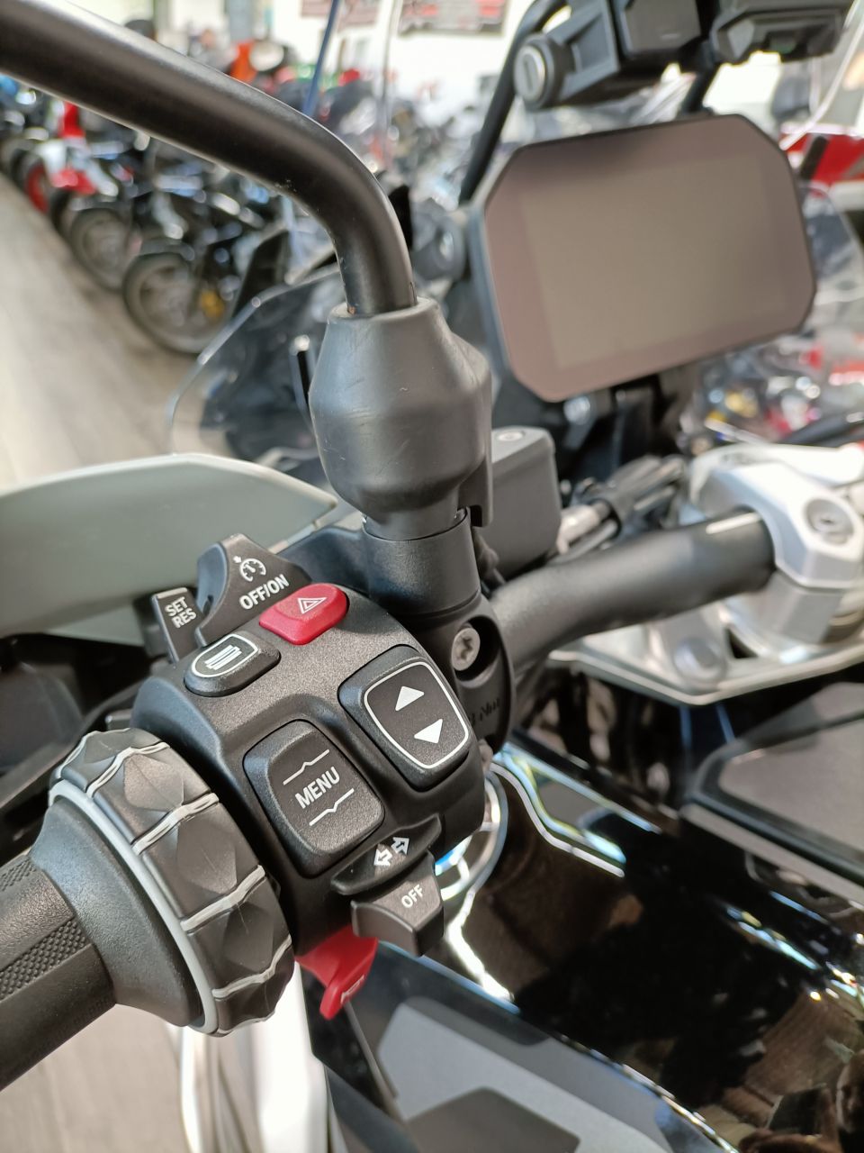 BMW R 1300 GS TRIPLE BLACK 4