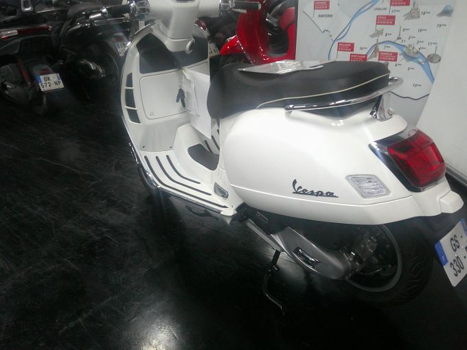 VESPA GTS 125IE SUPER 4