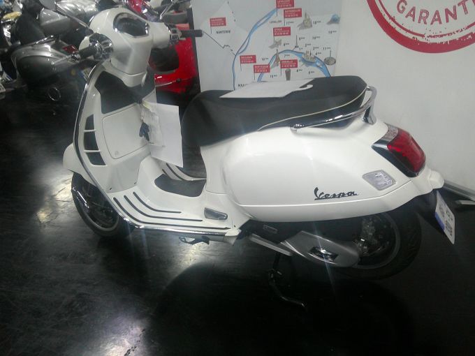 VESPA GTS 125IE SUPER 4