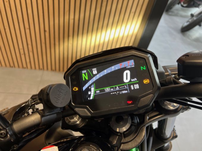 KAWASAKI Z650 ABS 4