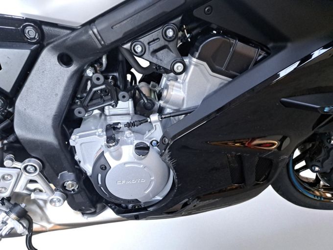 CF MOTO SR 675 4