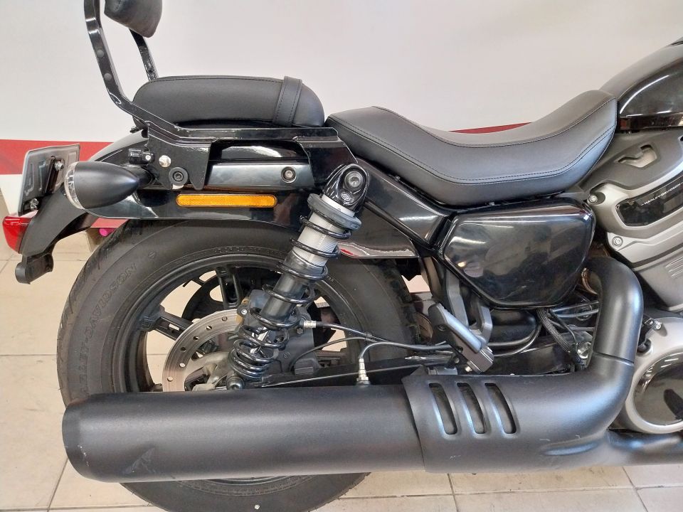 HARLEY-DAVIDSON NIGHTSTER 975 4