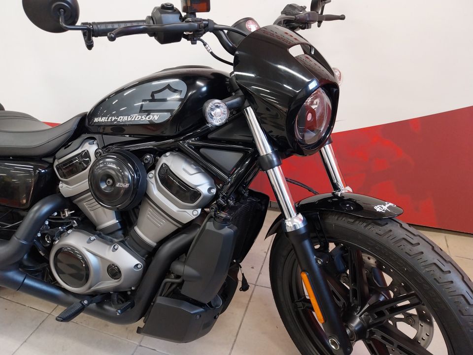 HARLEY-DAVIDSON NIGHTSTER 975 4