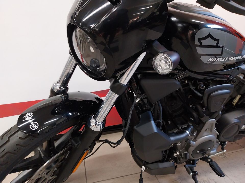 HARLEY-DAVIDSON NIGHTSTER 975 4