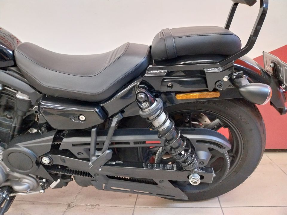 HARLEY-DAVIDSON NIGHTSTER 975 4