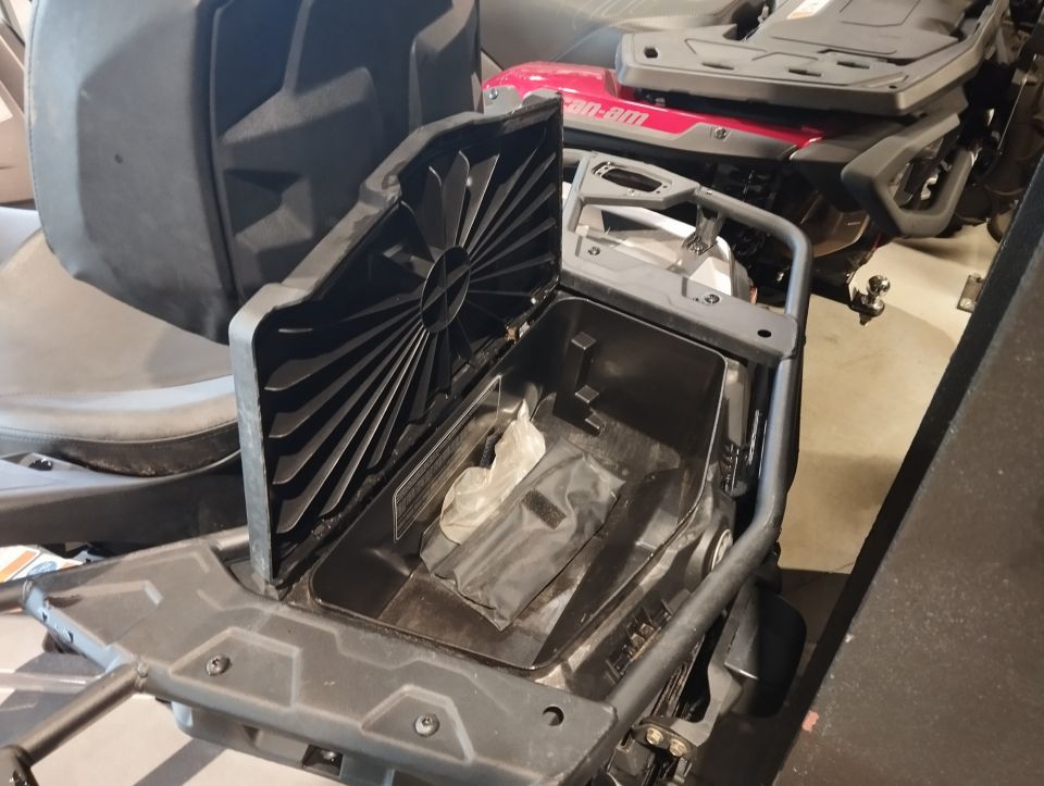 CAN-AM 570 MAX EFI 4