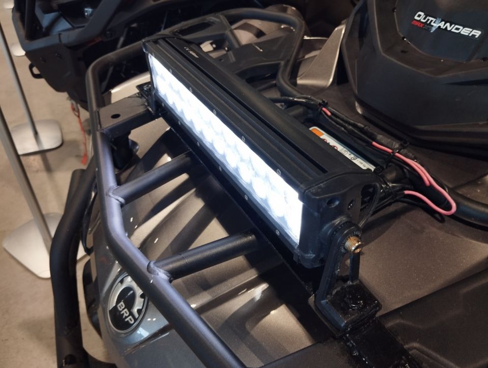 CAN-AM 570 MAX EFI 4