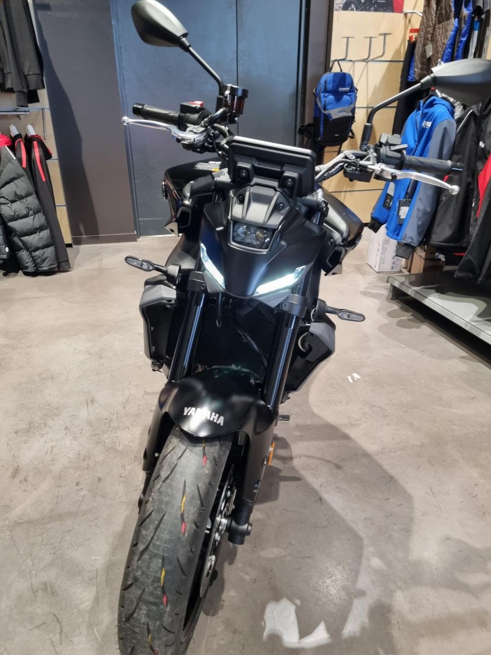 YAMAHA MT-09 4