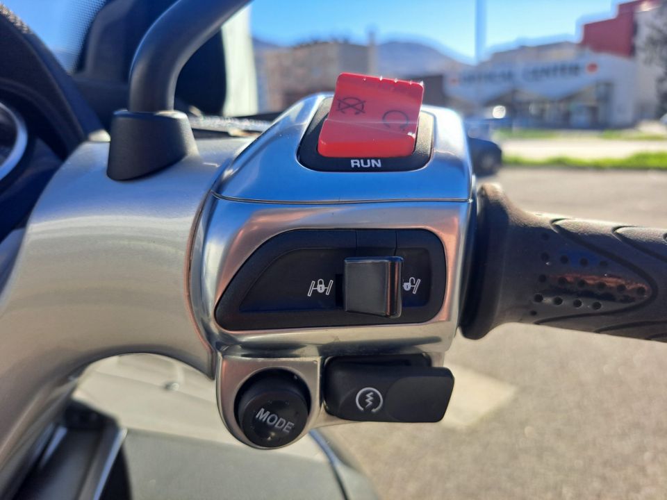 PIAGGIO MP3 300LT YOURBAN 4