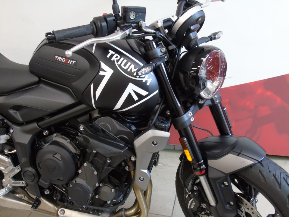 TRIUMPH TRIDENT 4