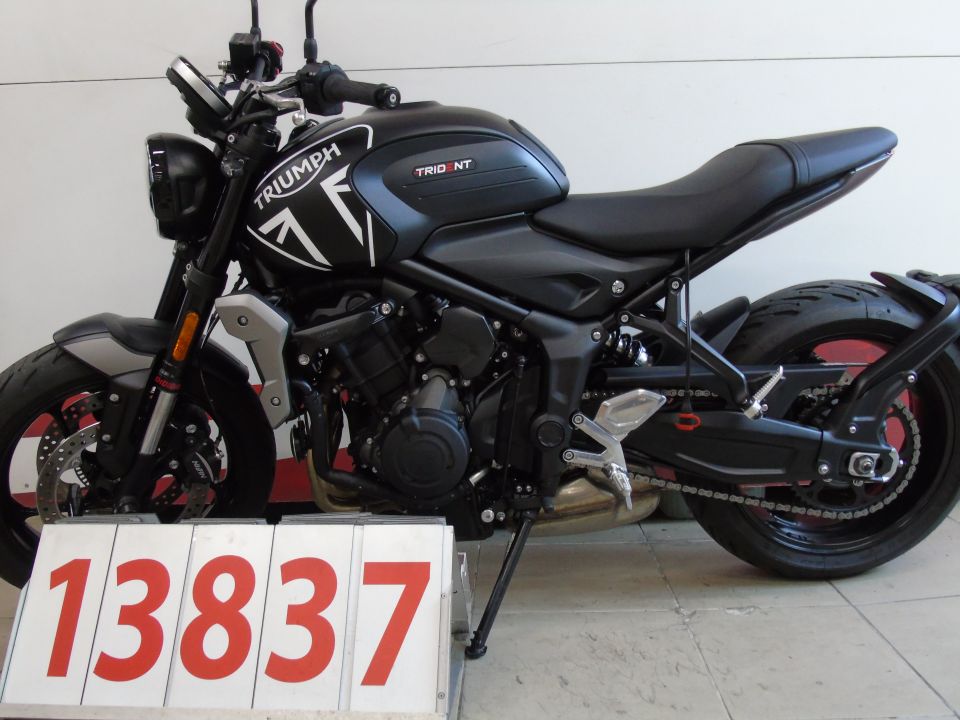 TRIUMPH TRIDENT 4