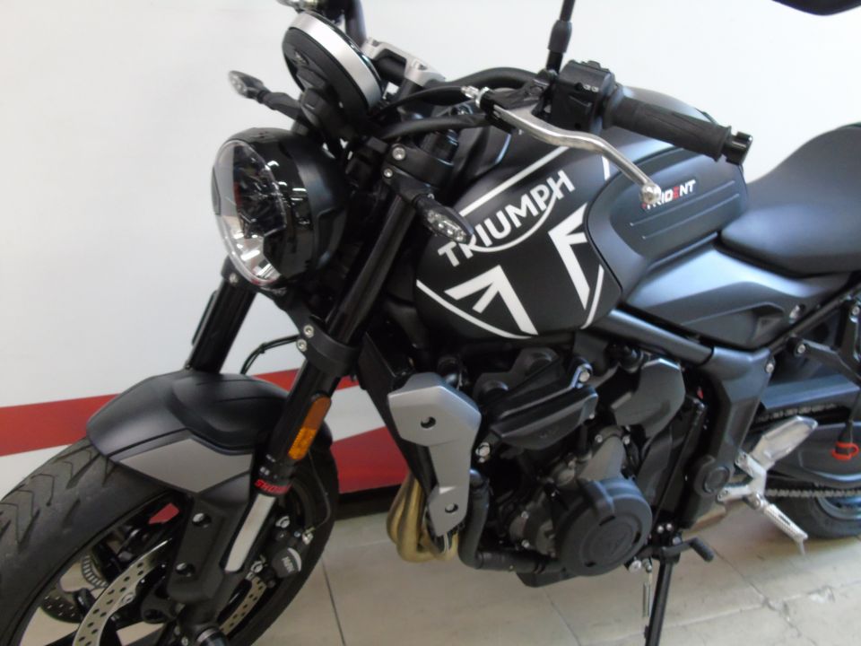 TRIUMPH TRIDENT 4