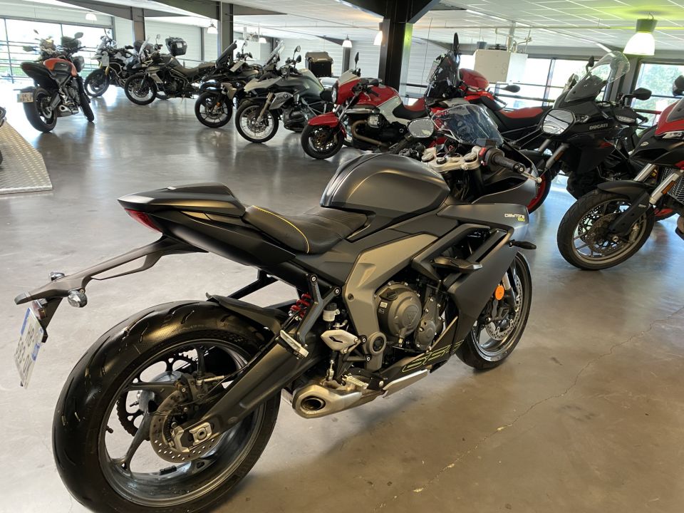 TRIUMPH 	DAYTONA 660 4