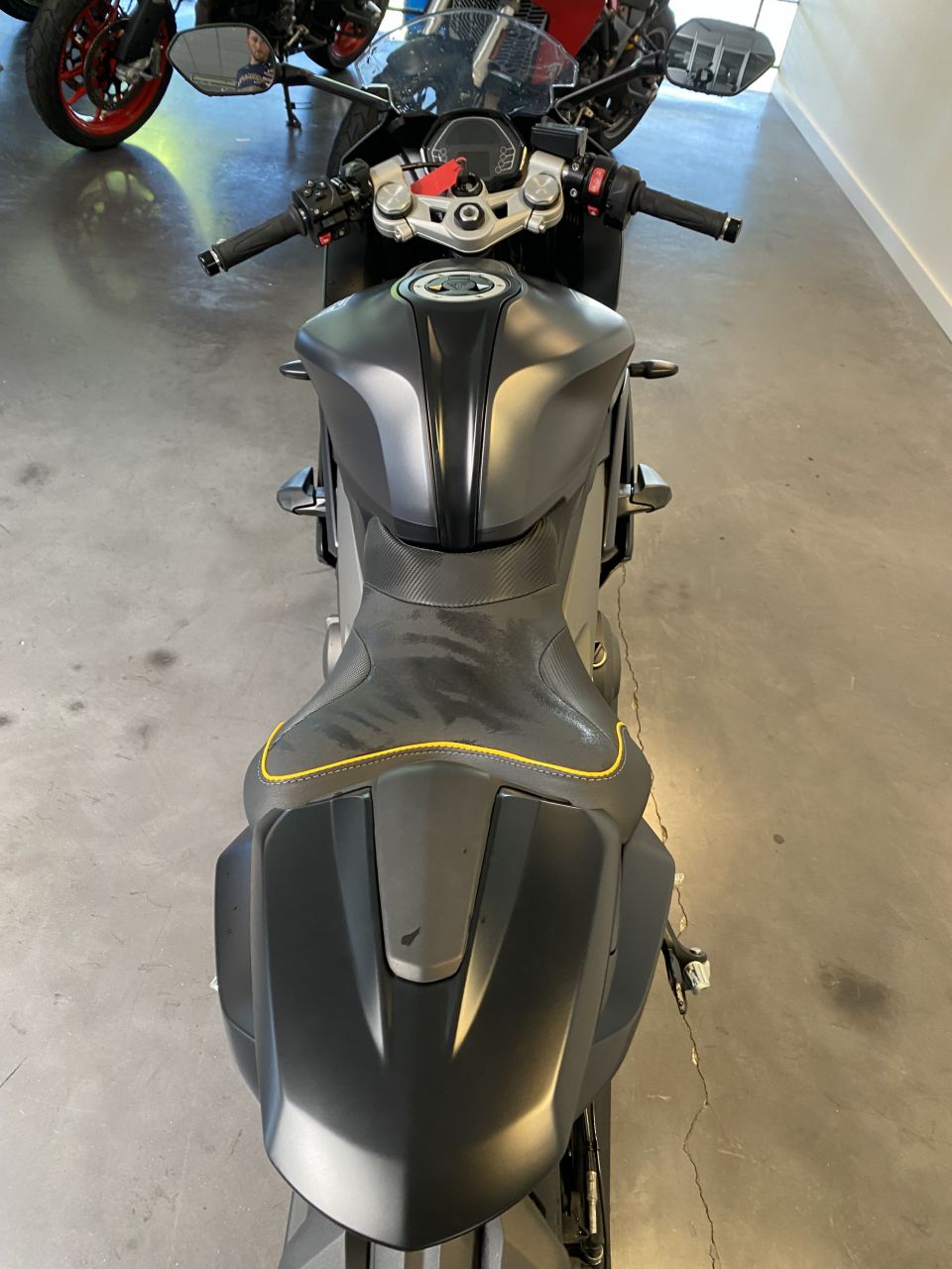 TRIUMPH 	DAYTONA 660 4