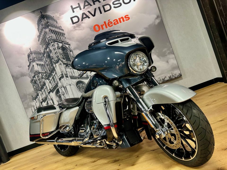 HARLEY-DAVIDSON TOURING STREET GLIDE 1923 CVO  4