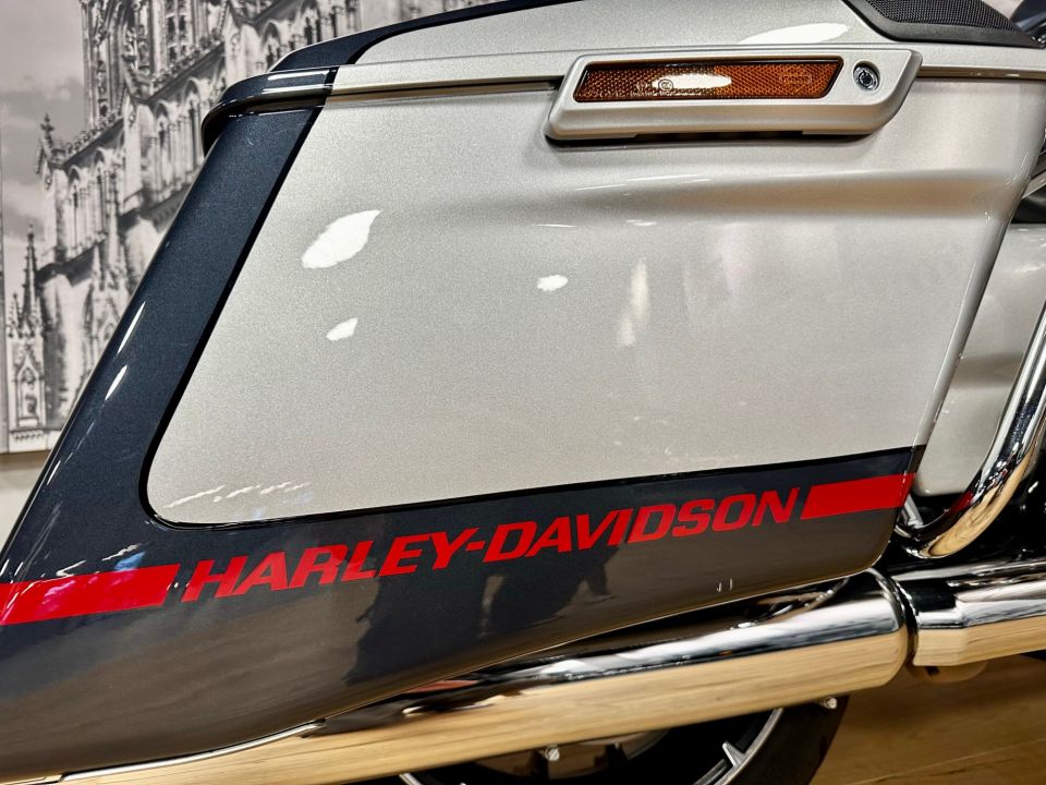 HARLEY-DAVIDSON TOURING STREET GLIDE 1923 CVO  4