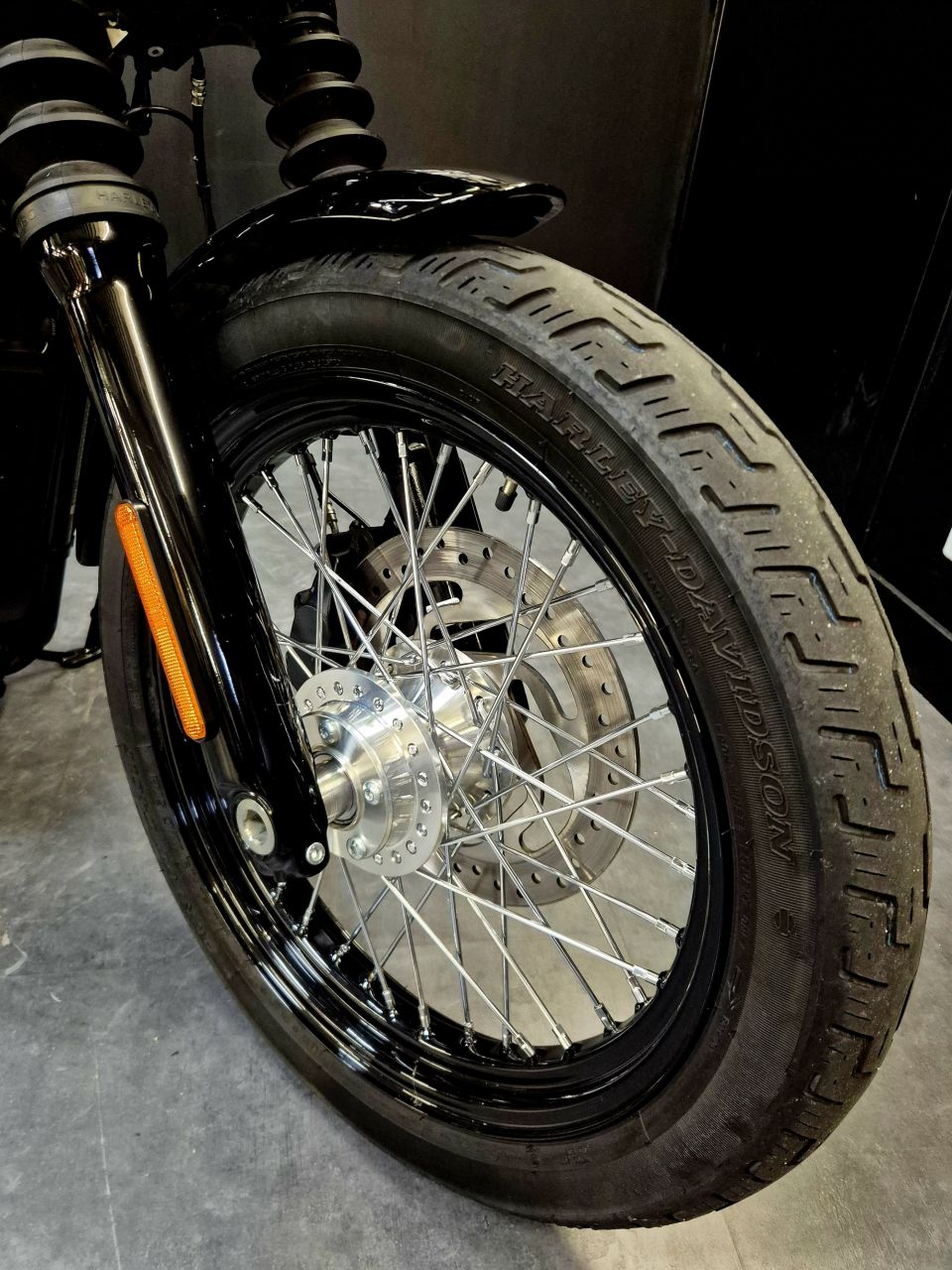 HARLEY-DAVIDSON SOFTAIL STREET BOB 1745 4