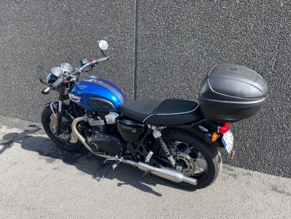 TRIUMPH BONNEVILLE T100 CHROME EDITION 4