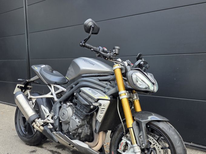 TRIUMPH SPEED TRIPLE 1200 RS 4