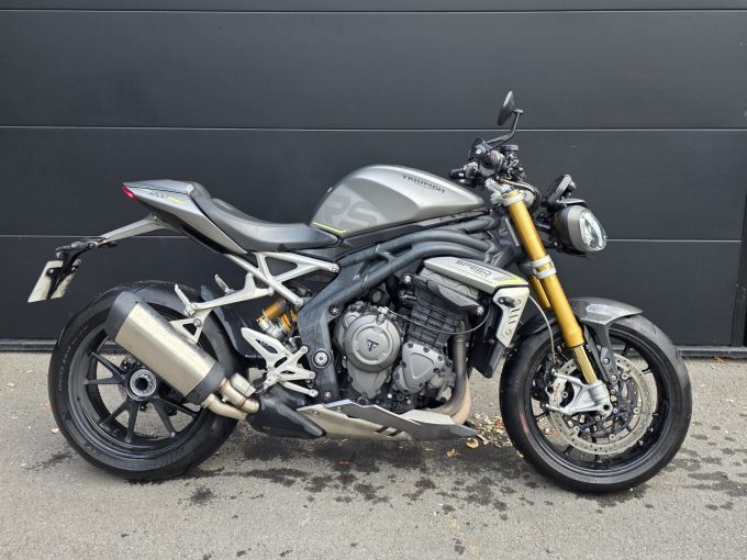 TRIUMPH SPEED TRIPLE 1200 RS 4