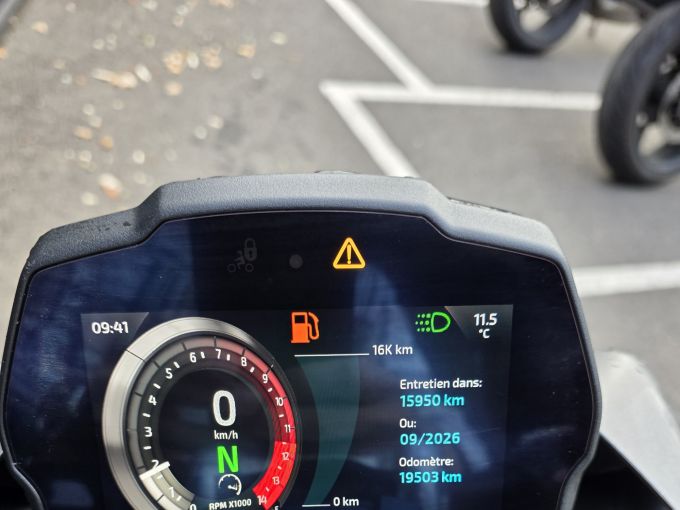 TRIUMPH SPEED TRIPLE 1200 RS 4