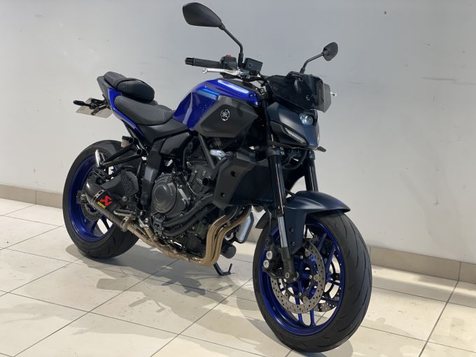 YAMAHA MT-07 4