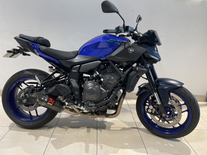 YAMAHA MT-07 4
