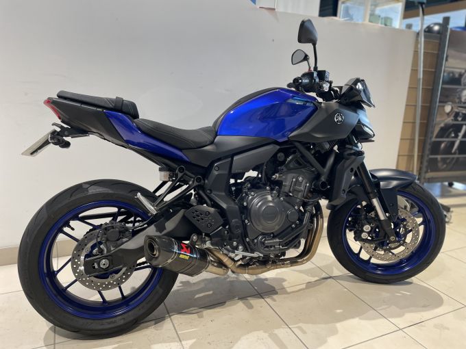 YAMAHA MT-07 4