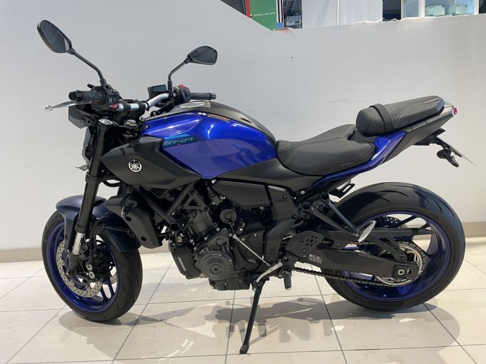 YAMAHA MT-07 4