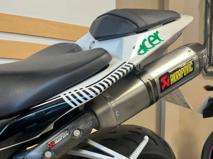 YAMAHA YZF R1 1000 4