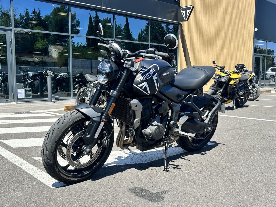 TRIUMPH TRIDENT 660 4