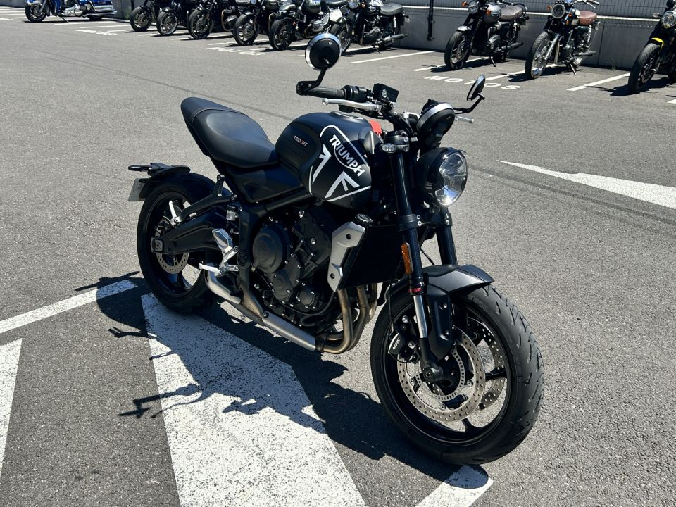 TRIUMPH TRIDENT 660 4