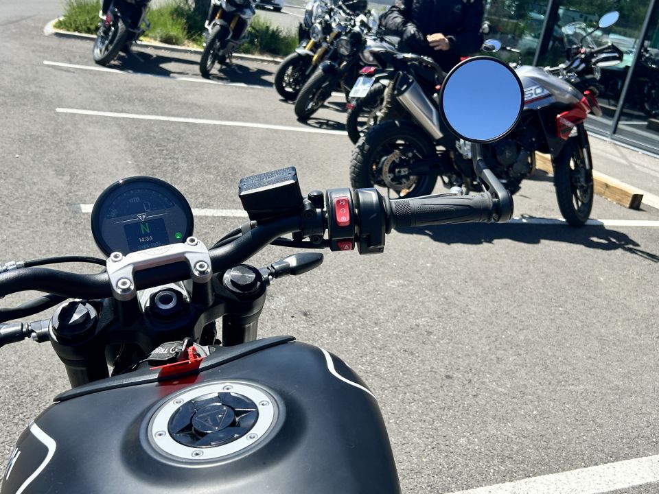 TRIUMPH TRIDENT 660 4